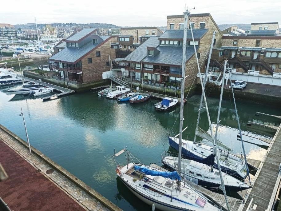 Charmant studio situé sur le Port de Deauville Exterior foto